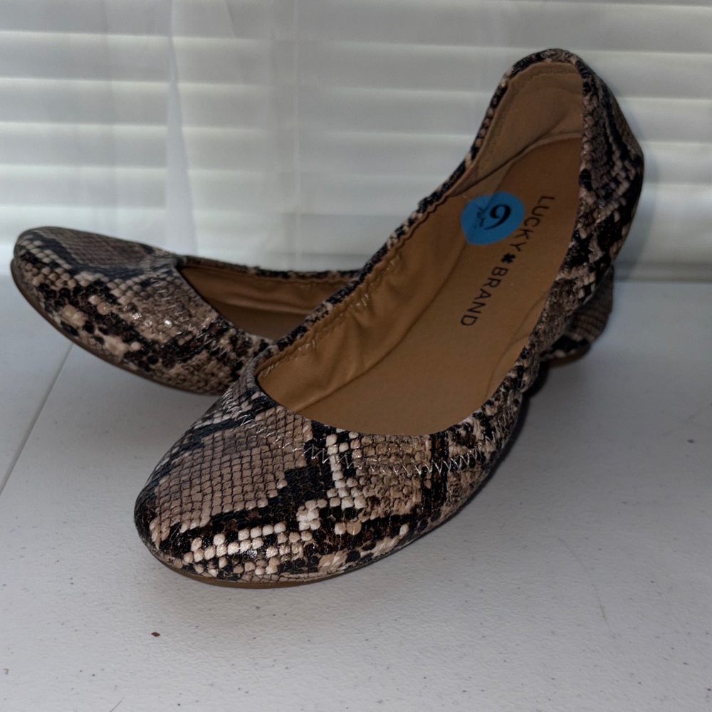 Lucky Brand Women's Snakeskin Pattern Flats
